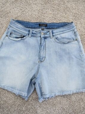 Judy Blue 2XL Light Blue Frayed Hem Denim Shorts Plus Size